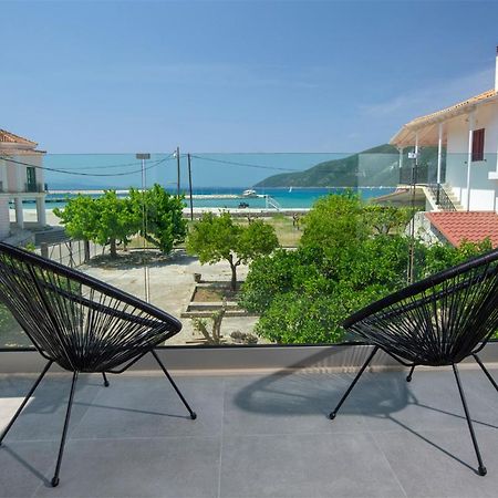 Seascape Villas Vassiliki - Beachfront Villas Exteriör bild