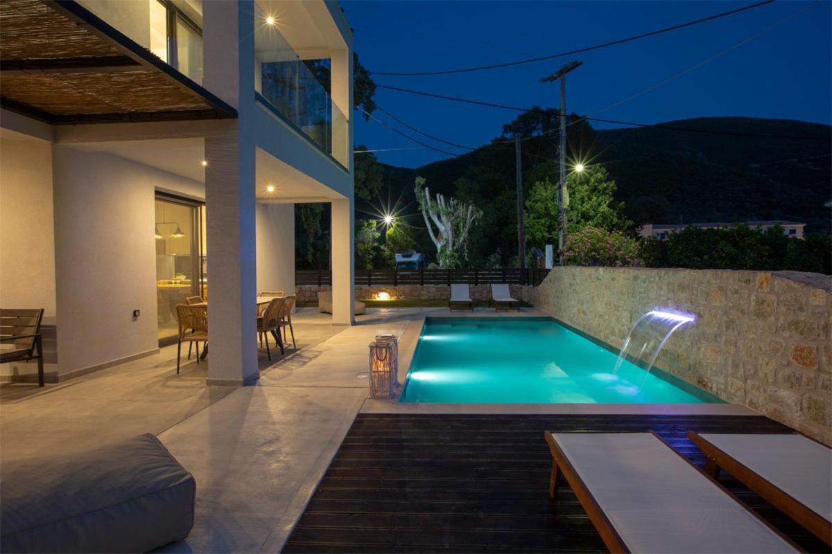 Seascape Villas Vassiliki - Beachfront Villas Exteriör bild