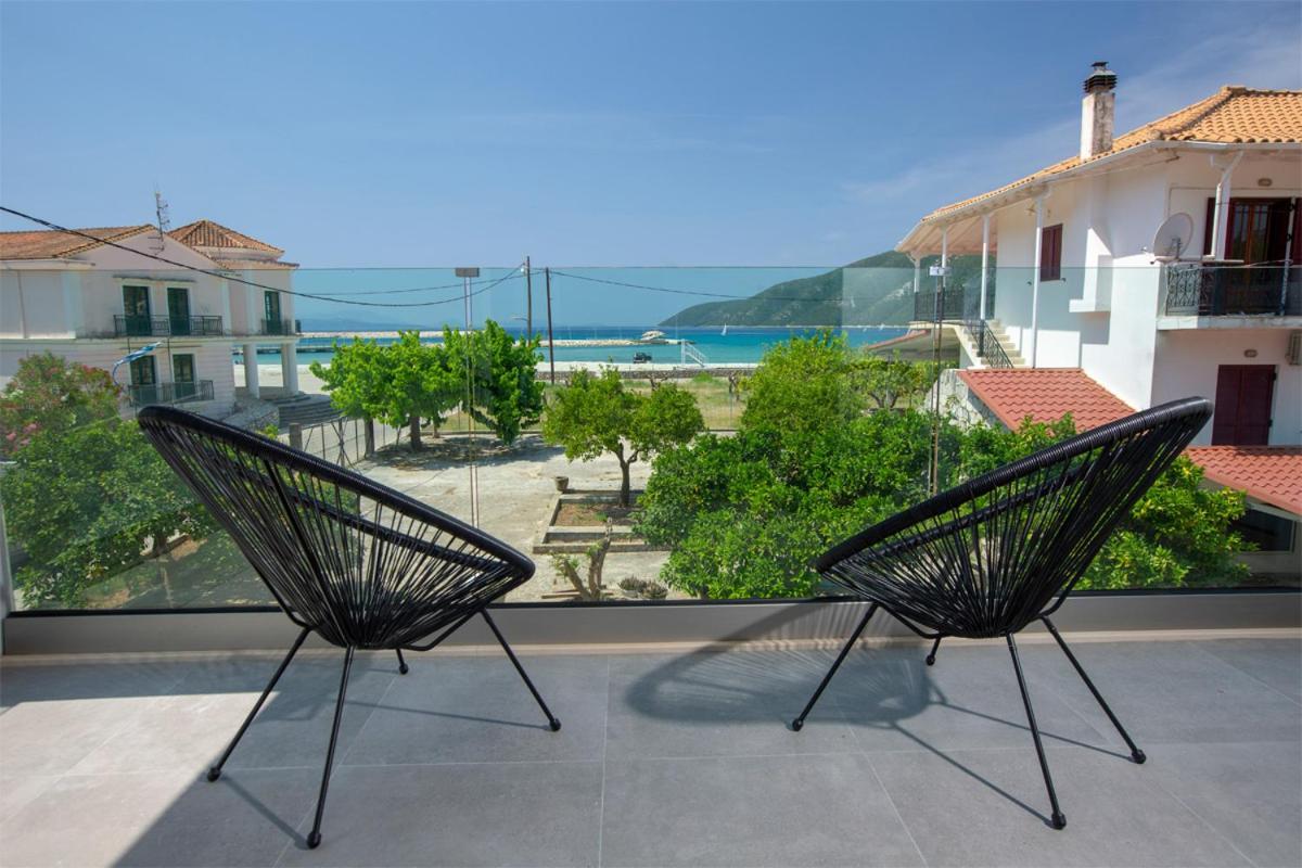 Seascape Villas Vassiliki - Beachfront Villas Exteriör bild