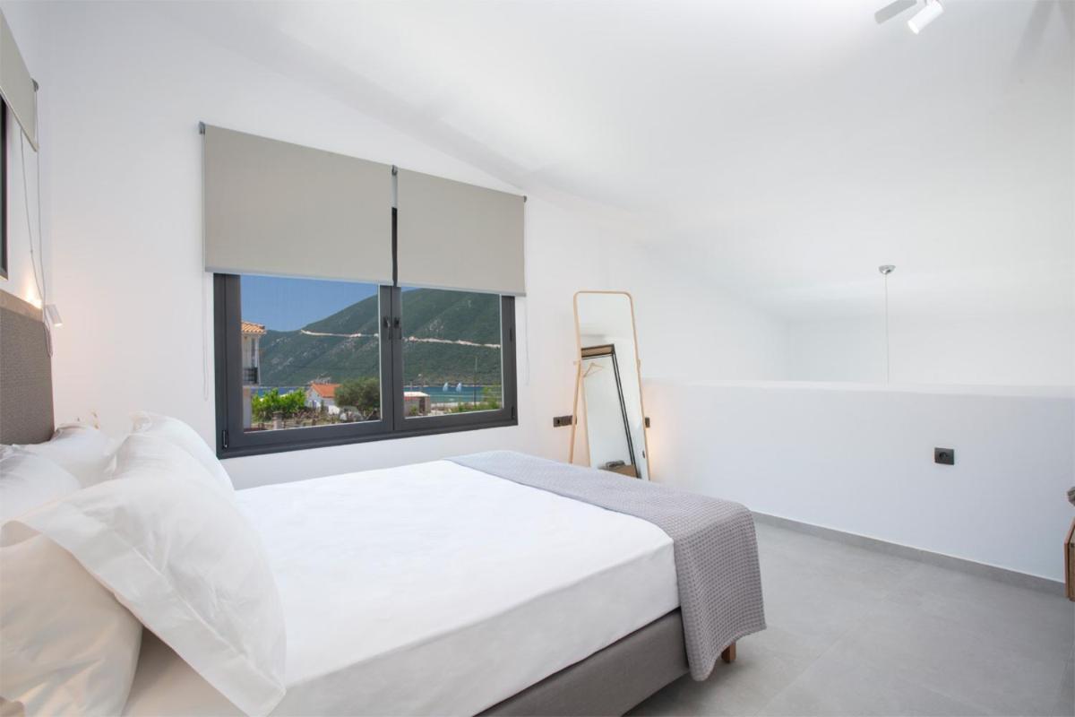 Seascape Villas Vassiliki - Beachfront Villas Exteriör bild