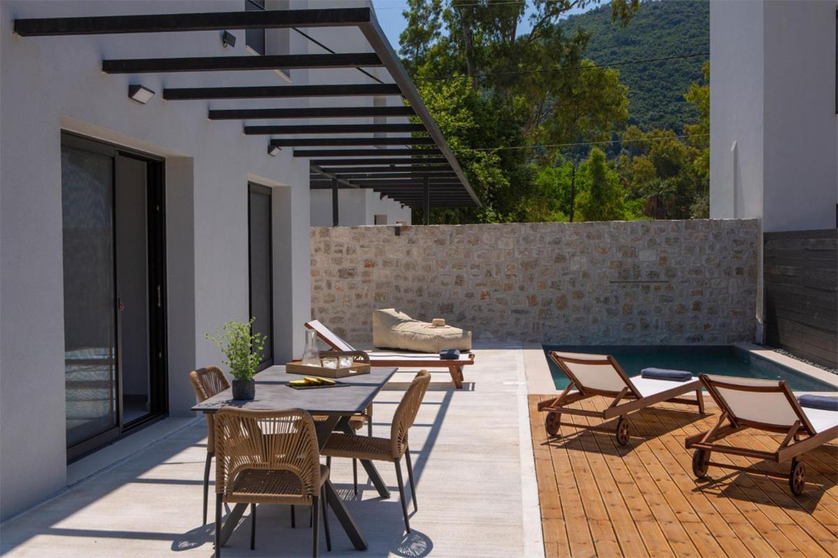 Seascape Villas Vassiliki - Beachfront Villas Exteriör bild