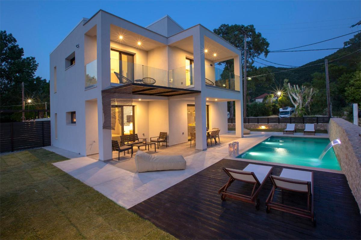 Seascape Villas Vassiliki - Beachfront Villas Exteriör bild